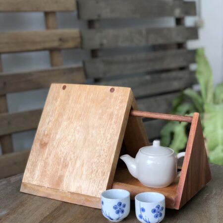 Mixture of white meranti and melunak used for this triangle stand